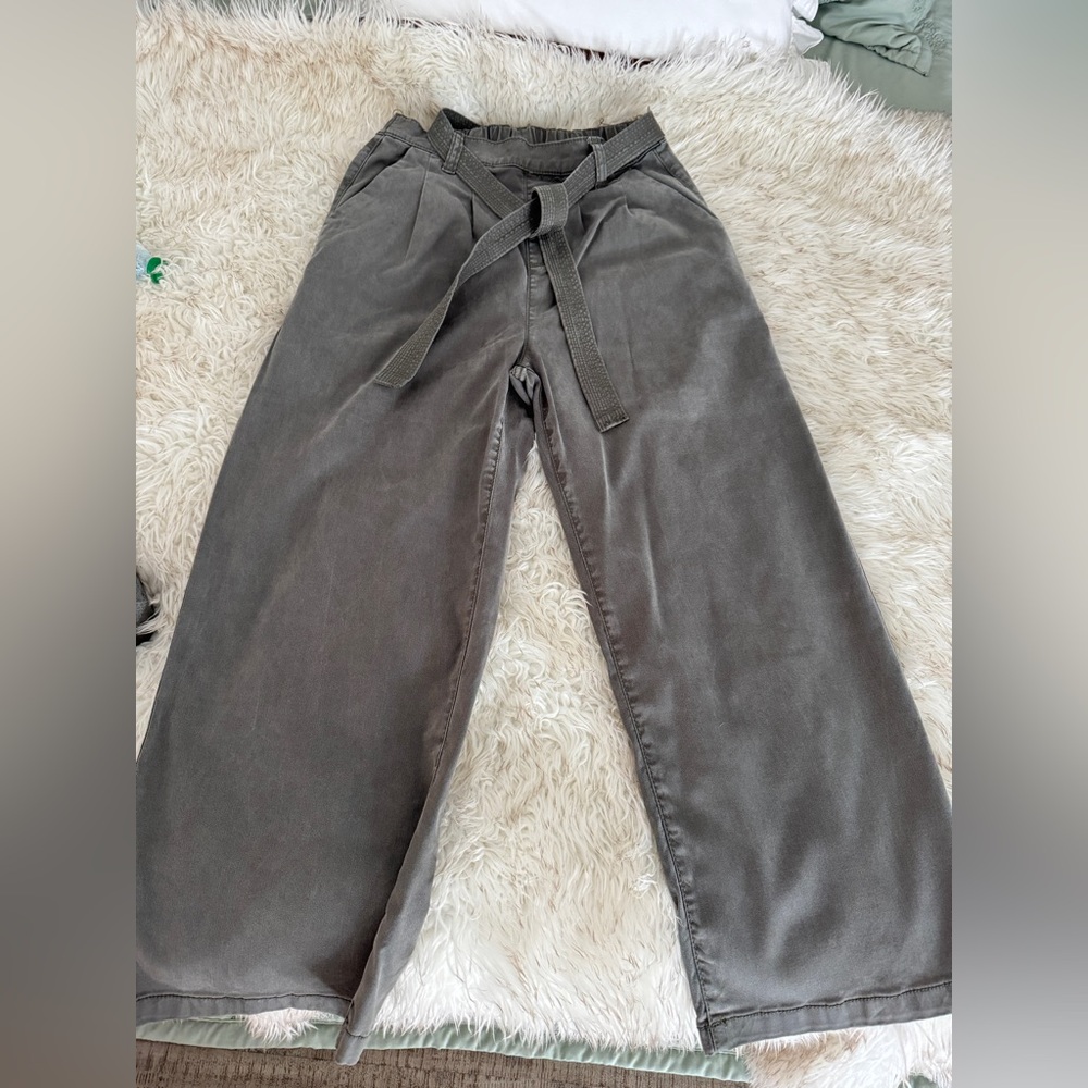 Splendid Linen Blend Wide Leg Paperbag Waist
Cropped Pants (S)